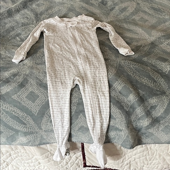 Burt's Bees Baby Gray Script Footie Pajamas Preloved - Picture 1 of 5